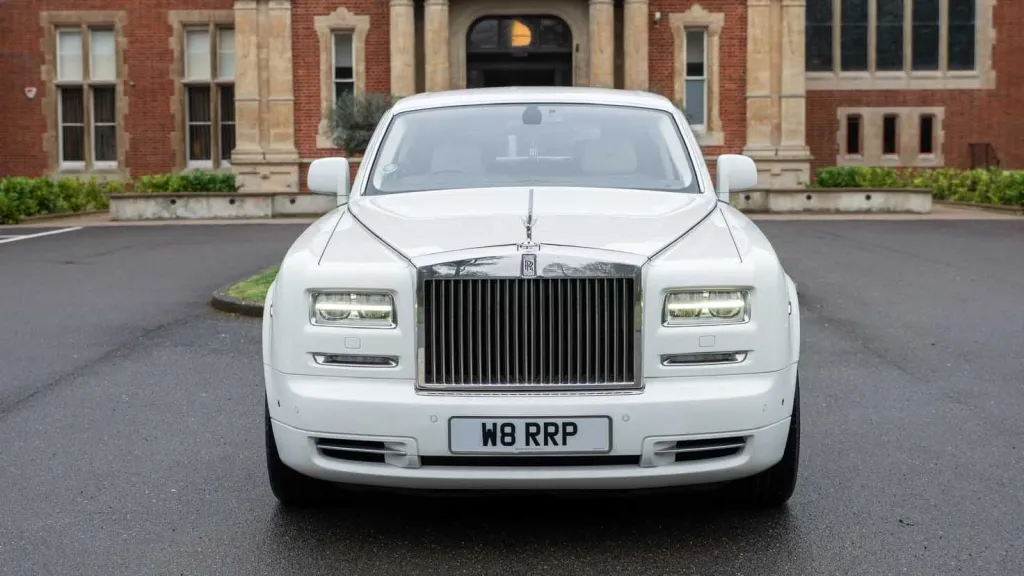 Front view of white Rolls-Royce Phantom Series II EWB with signature chrome grille and Spirit of Ecstasy.