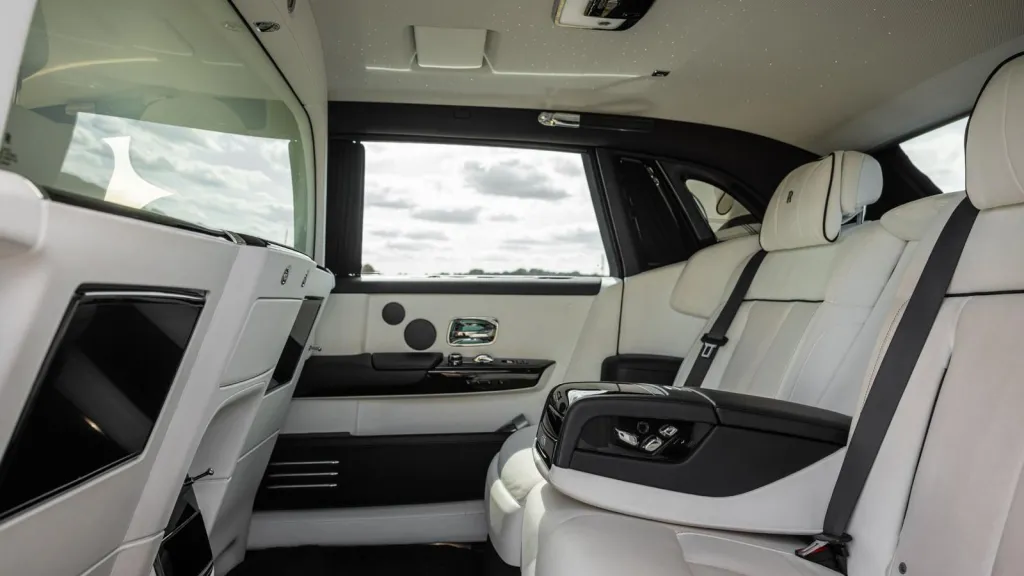 Rear cabin inside Phantom 8 with glass divider window