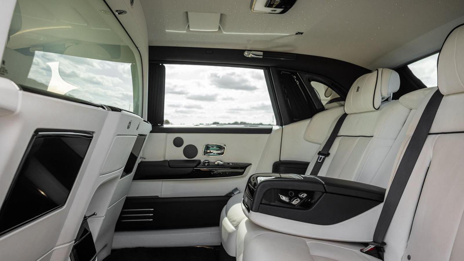 Rear cabin inside