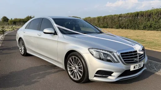 Front three-quarter view of the silver Mercedes S-Class 350 LWB