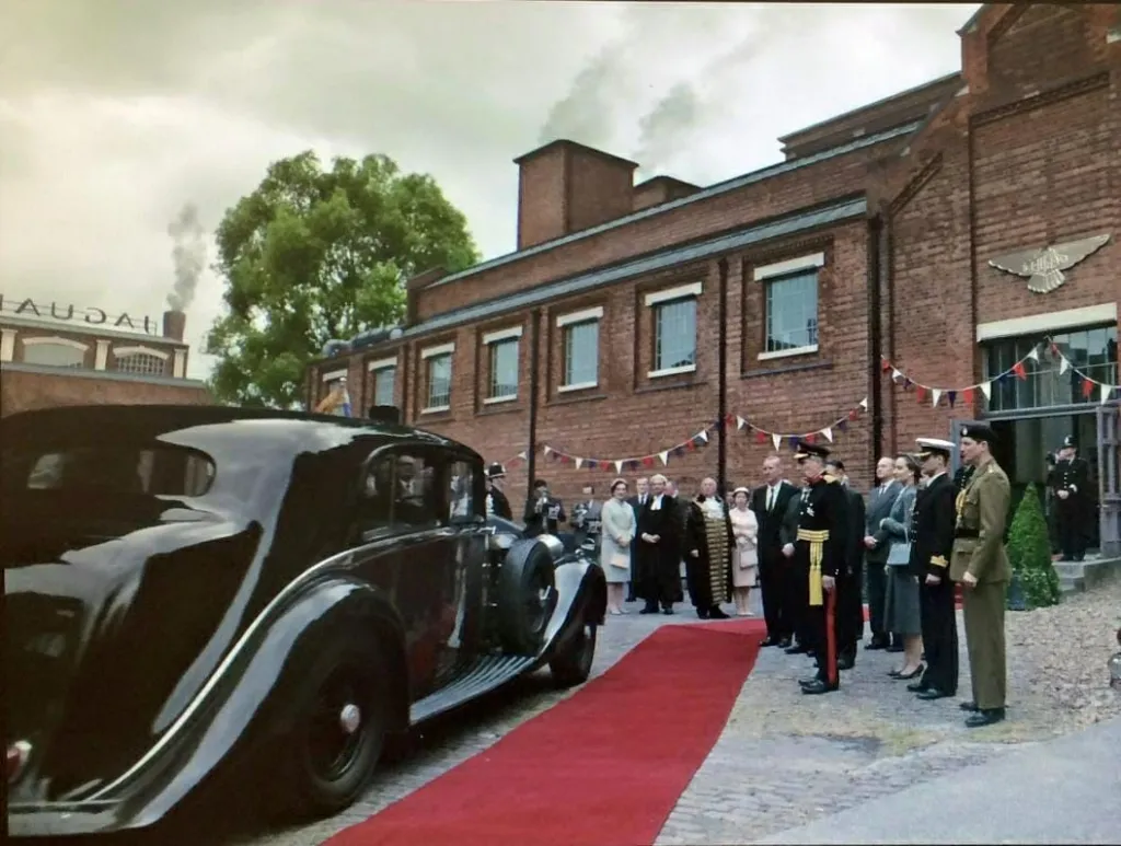 Crown Season 2, queen arriving at the Jaguar Factory 