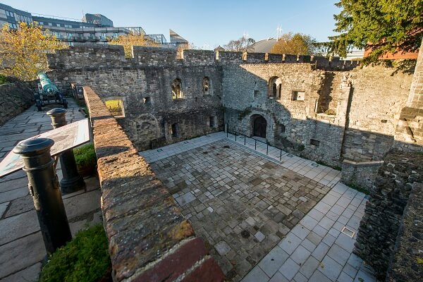 Brick Courtyard outdoor ceremony room
