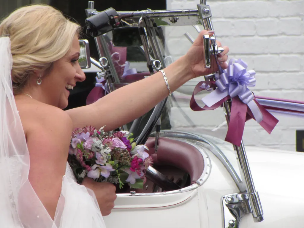 Wedding car ribbons and bow chosen to match the colours of the bridal bouquet