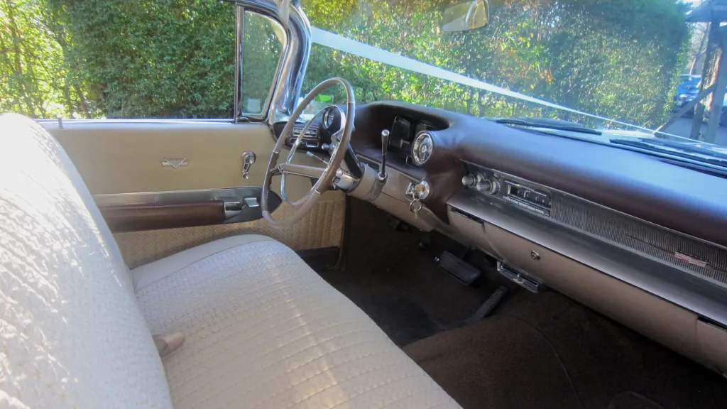 Cadillac Sedan de Ville