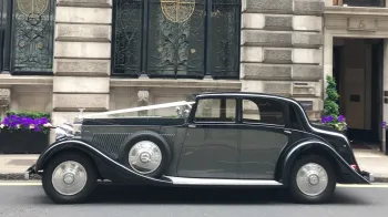 Rolls-Royce Phantom II Continental LWB with white ribbons