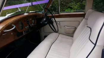 Rolls-Royce Silver Cloud front interior seating with crema leather interior and wooden dashboard