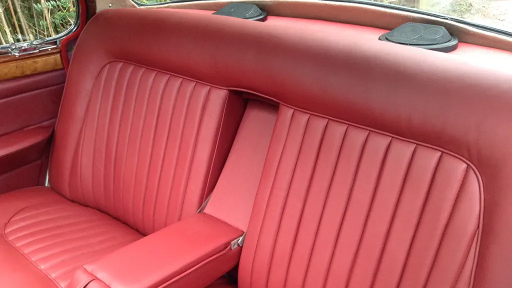 Daimler 250 V8