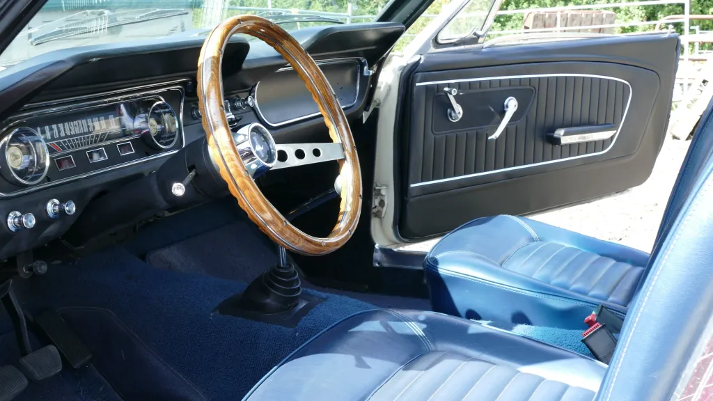 Ford Mustang Fastback V8