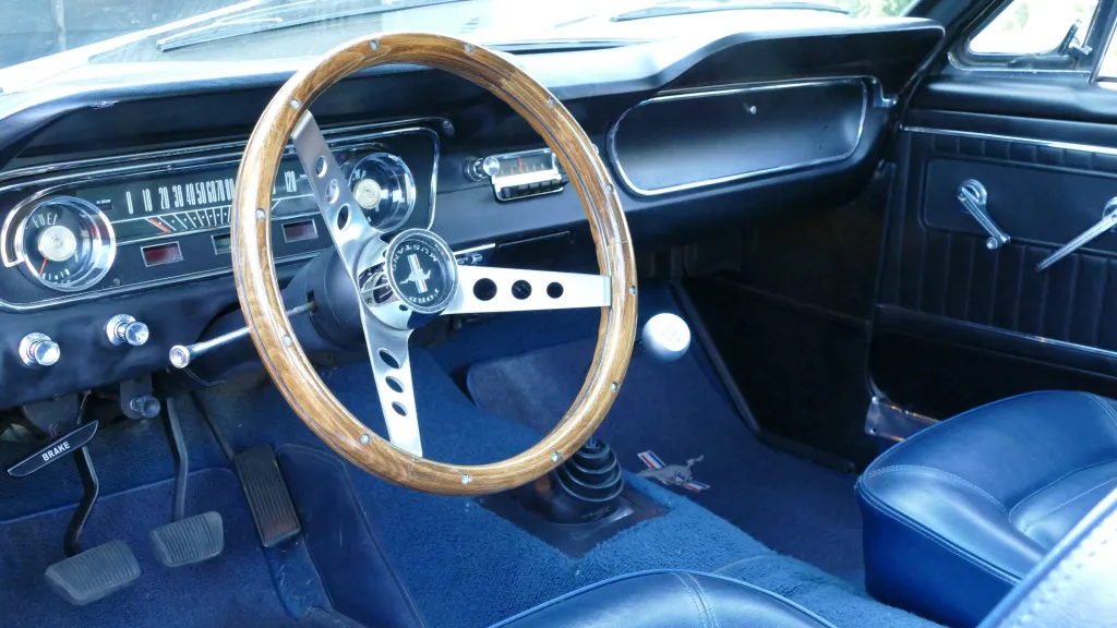 Ford Mustang Fastback V8