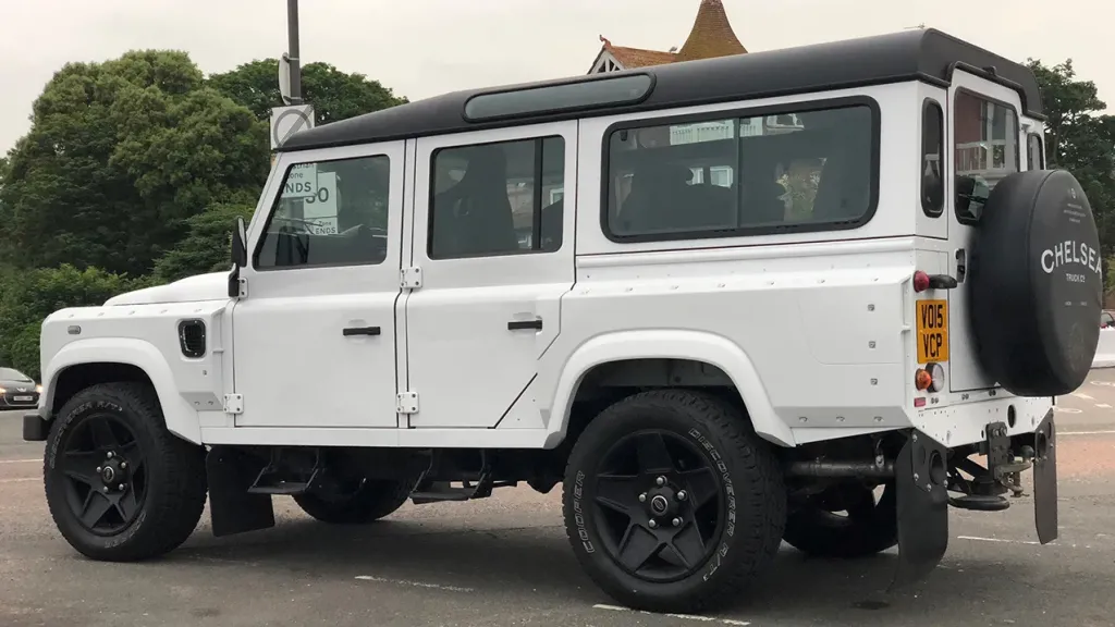 Land Rover Defender 110
