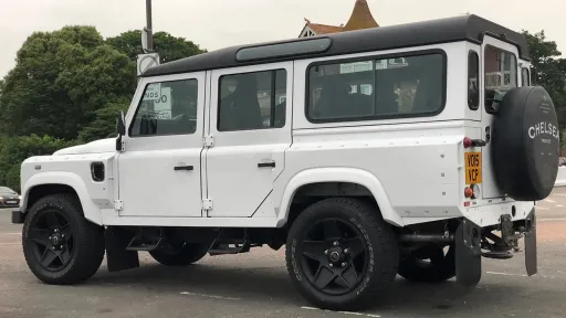 Land Rover Defender 110