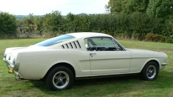 Ford Mustang Fastback V8
