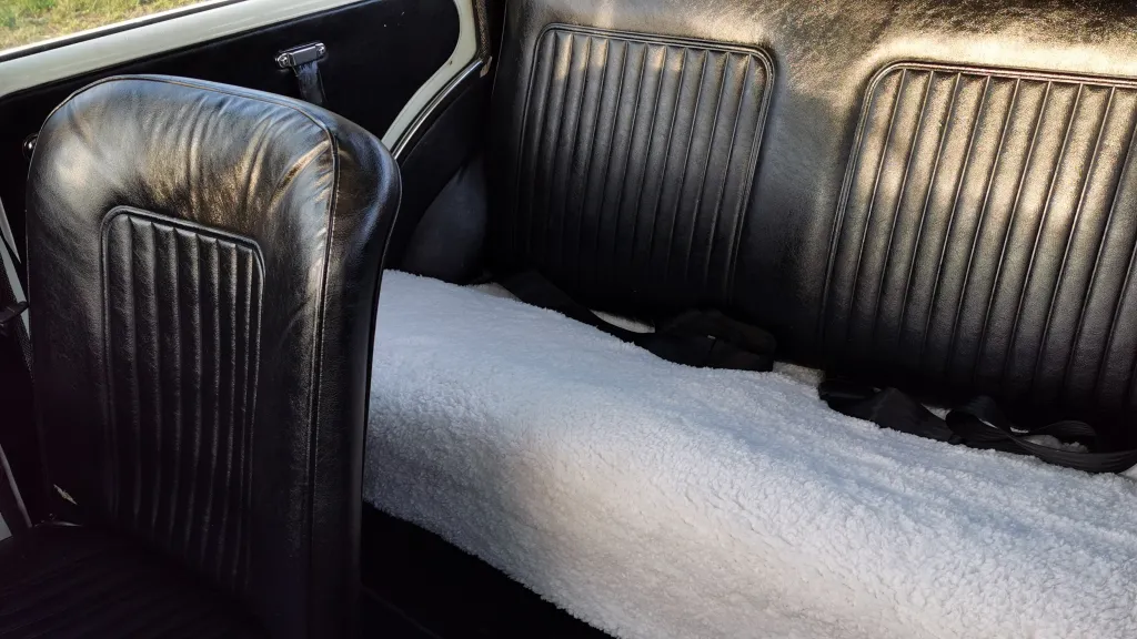 Morris Minor Saloon