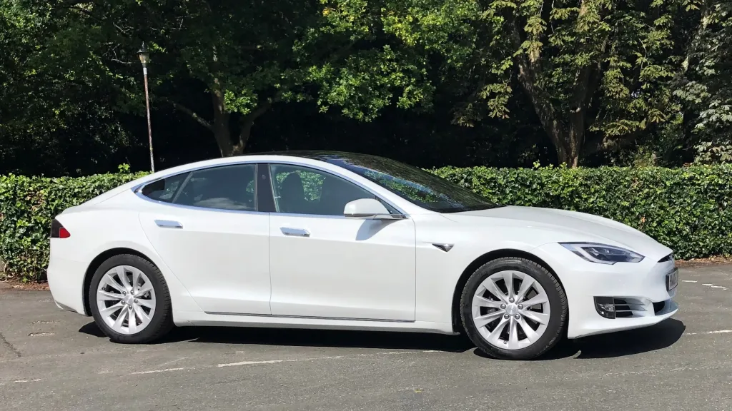 Tesla 'S'