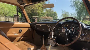 Front passenger area in Aston Martin DB6