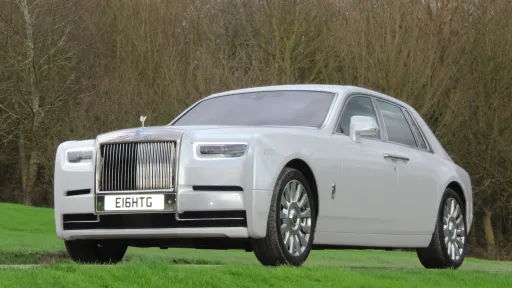 Rolls-Royce Phantom 8 front view showing large iconic rolls-royce chrome grill