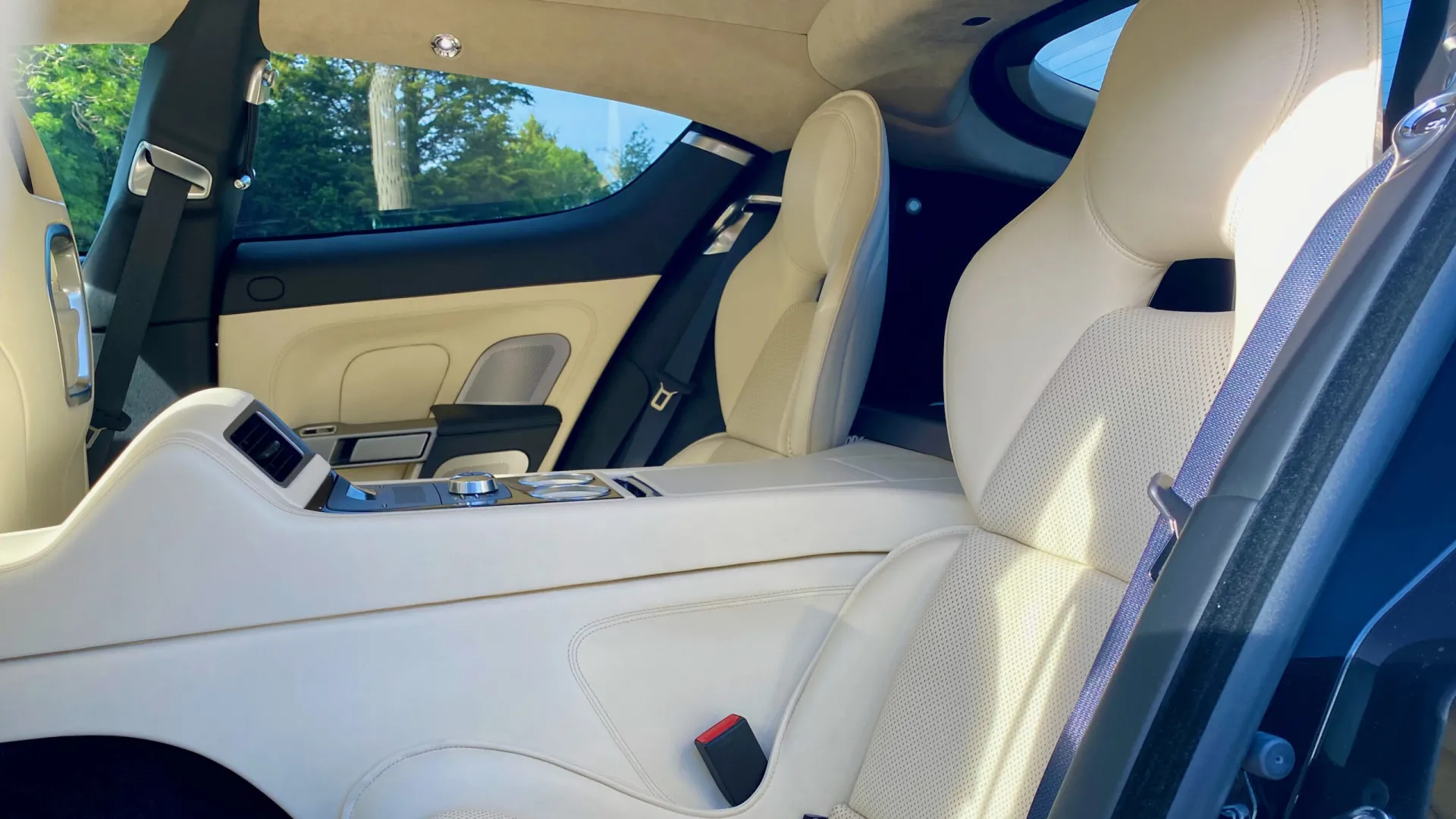 Aston Martin V12 Rapide