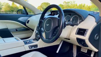 Aston Martin V12 Rapide
