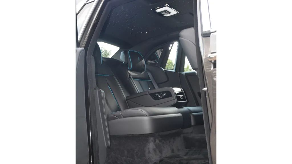 Rolls-Royce Phantom 8 black leather rear interior