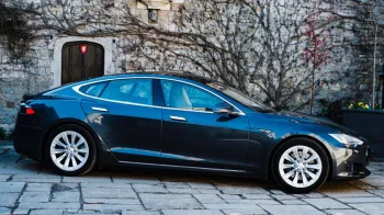 Tesla 'S' 85D