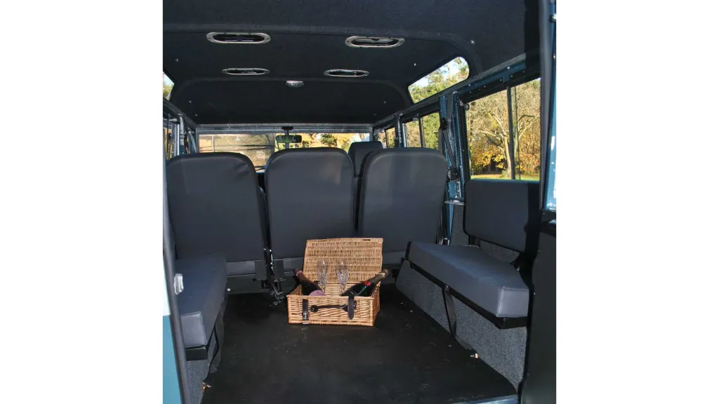 Land Rover 109 Safari