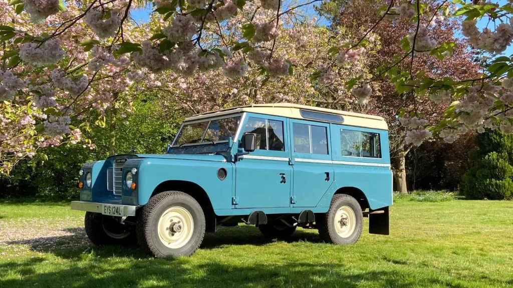 Land Rover 109 Safari