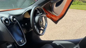 McLaren GT