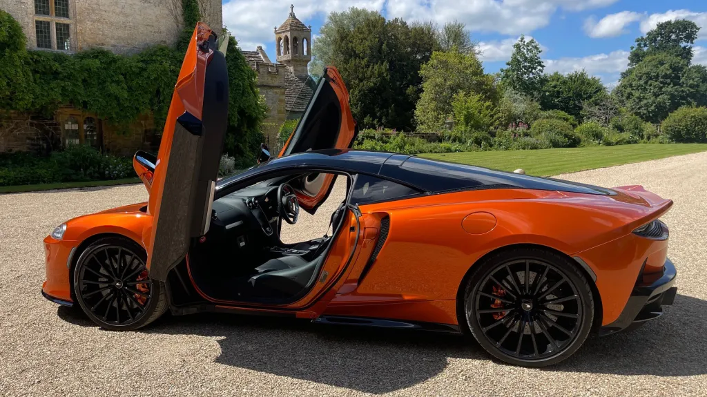 McLaren GT