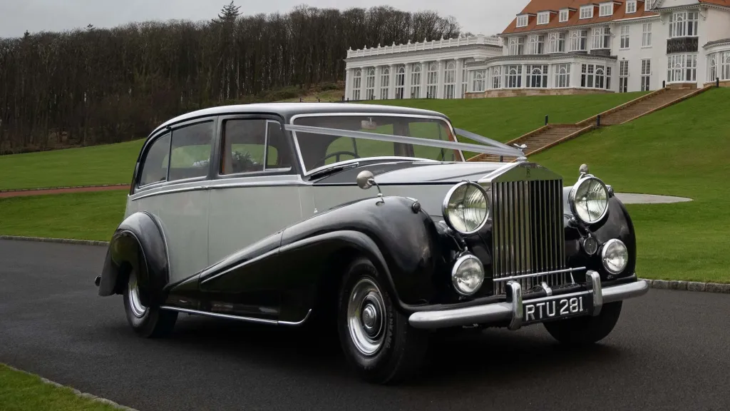 Rolls-Royce silver Wraith LWB decorated with wedding ribbons