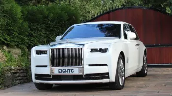 Front view Rolls-Royce Phantom 8 LWB