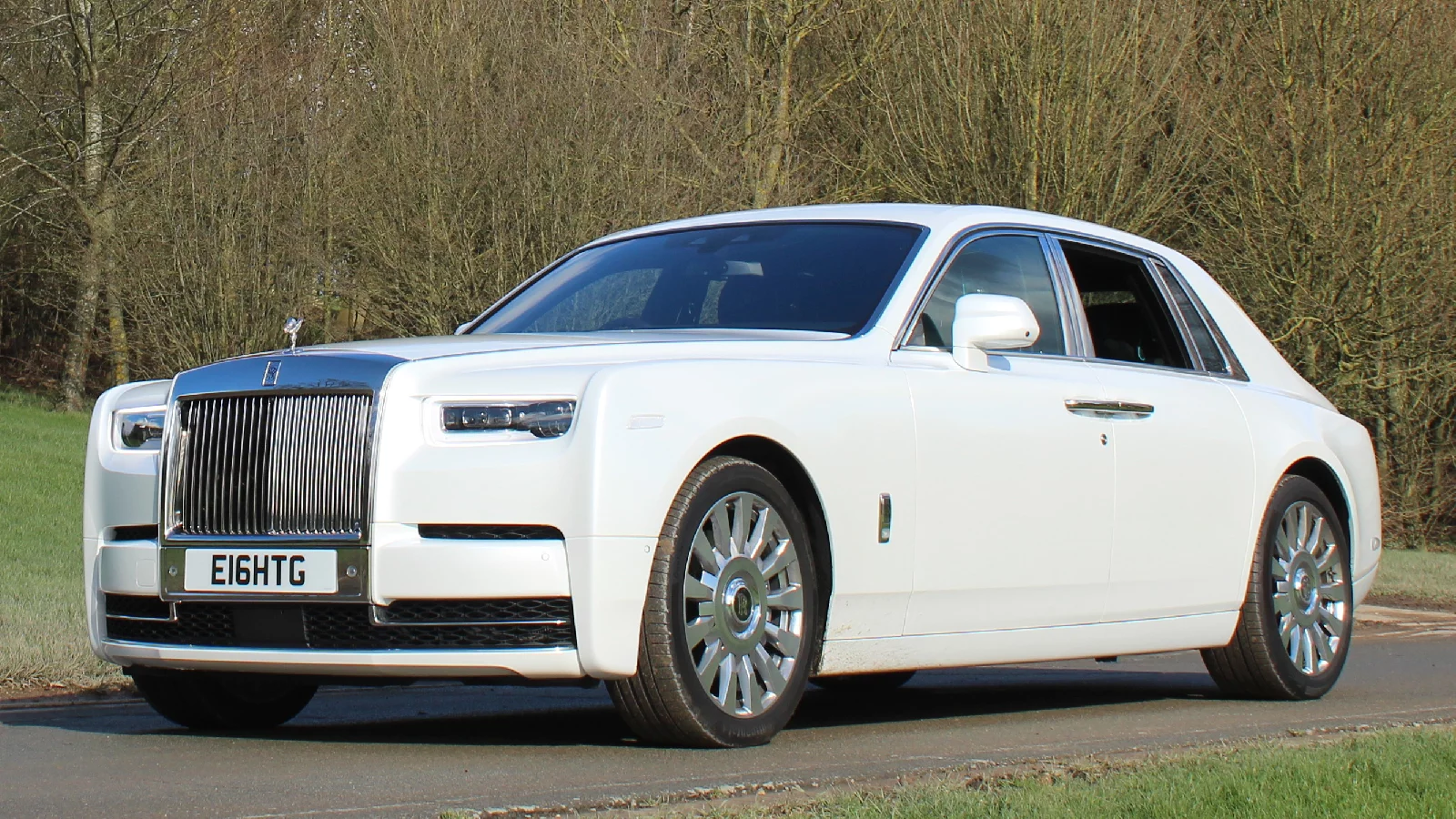 Luxurious White Rolls-Royce Phantom 8 with Black Leather interior seats up to 4 passengers